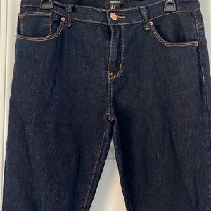 Forever 21 jeans straight leg. Awesome condition!